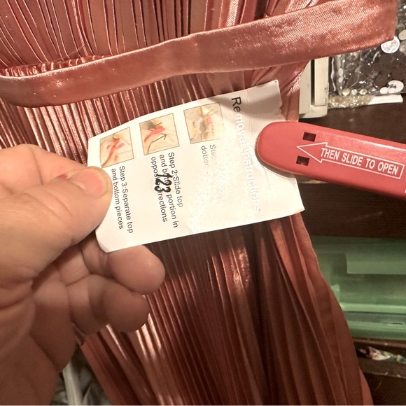 (03) ❤️ BNWT IEENA FOR MAC DUGGAL
Plunge Neck Pleated Evening Gown #49039 - Picture 5 of 9